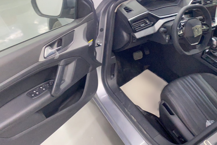 标致408 2022款 1.6T 追光版中控内饰7003