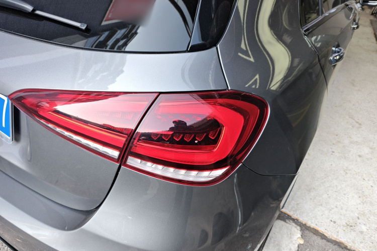 奔驰A级AMG(进口) 2022款 AMG A 35 4MATIC车身外观9