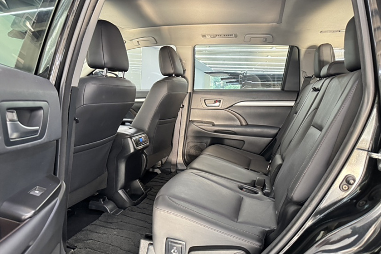 丰田 汉兰达 2018款 2.0T 四驱豪华版 7座 国V中控内饰7012