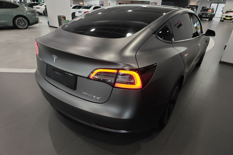 特斯拉 Model 3 2022款 后轮驱动版车身外观7