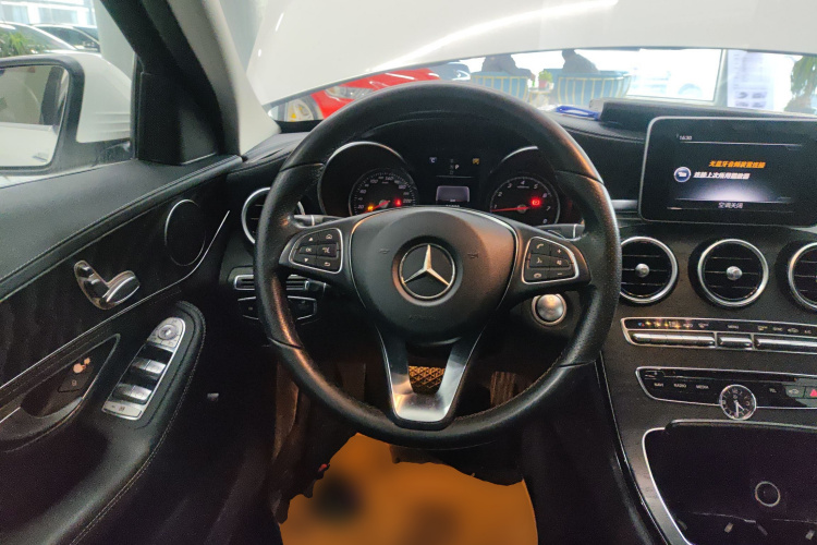 奔驰C级 2017款 改款 C 180 L 时尚型运动版中控内饰13