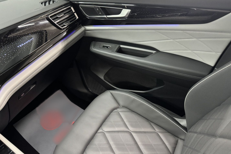 大众 途昂 2025款 380TSI 四驱出众版中控内饰7010