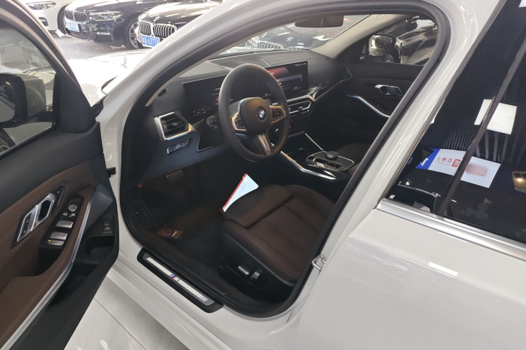 宝马3系 2023款 325Li M运动套装中控内饰19