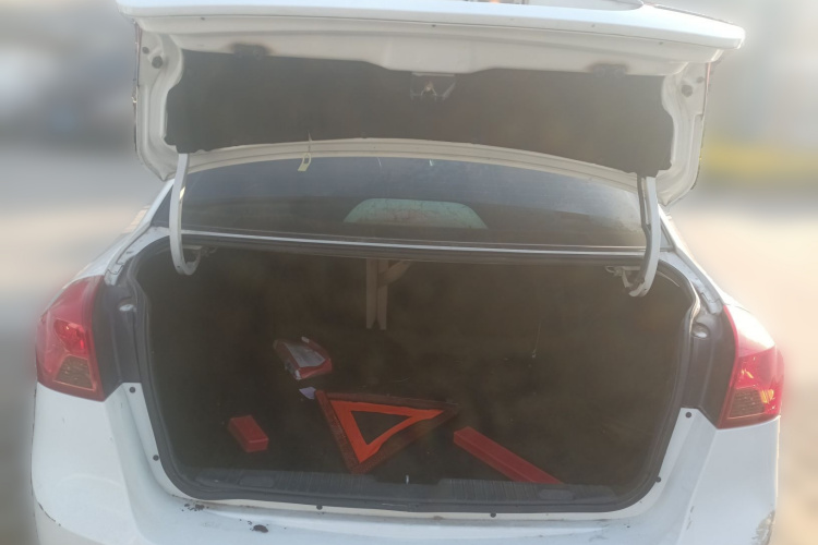 别克 凯越 2013款 1.5L 自动经典型中控内饰23