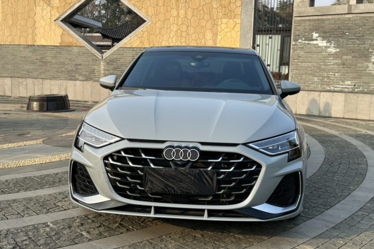 奥迪A3 2025款 A3L Limousine 35TFSI 飞驰尊享型车身外观6005