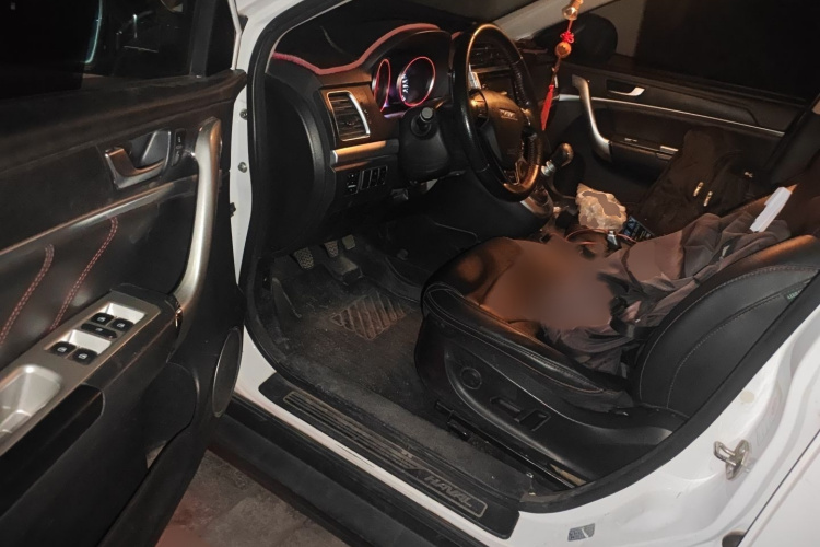 哈弗H6 2017款 蓝标 运动版 1.5T 手动两驱精英型中控内饰7003