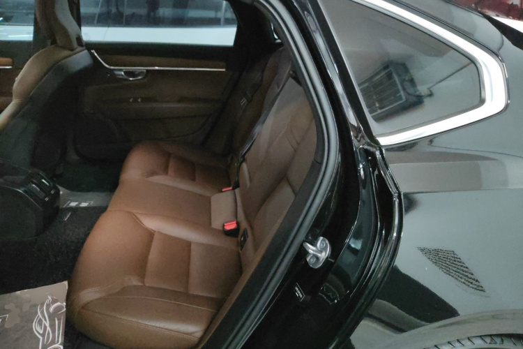 沃尔沃S90 2023款 B5 智逸豪华版中控内饰7004