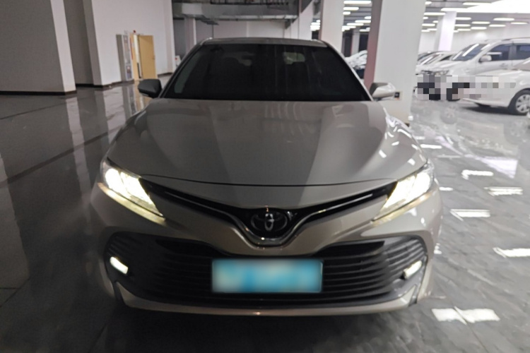 丰田 凯美瑞 2018款 2.0G 豪华版车身外观2