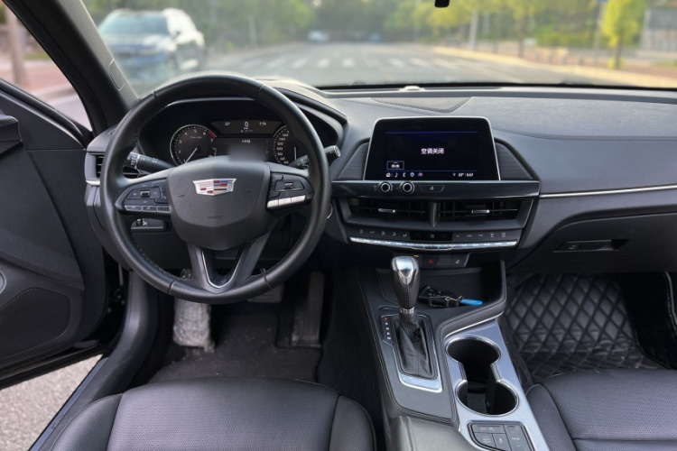 凯迪拉克CT4 2022款 28T 豪华型中控内饰7002
