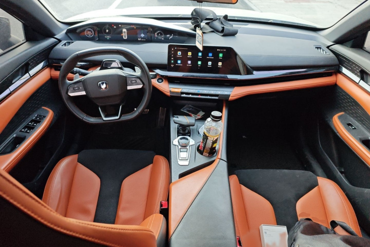 长安UNI-V 2023款 1.5T 运动版中控内饰7002