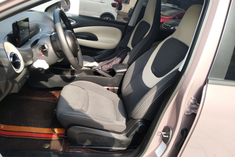 五菱汽车 五菱缤果 2023款 203km 轻享款中控内饰19