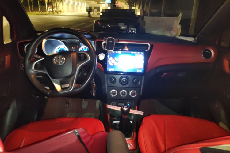 中华V3 2015款 1.5L 手动精英型中控内饰12