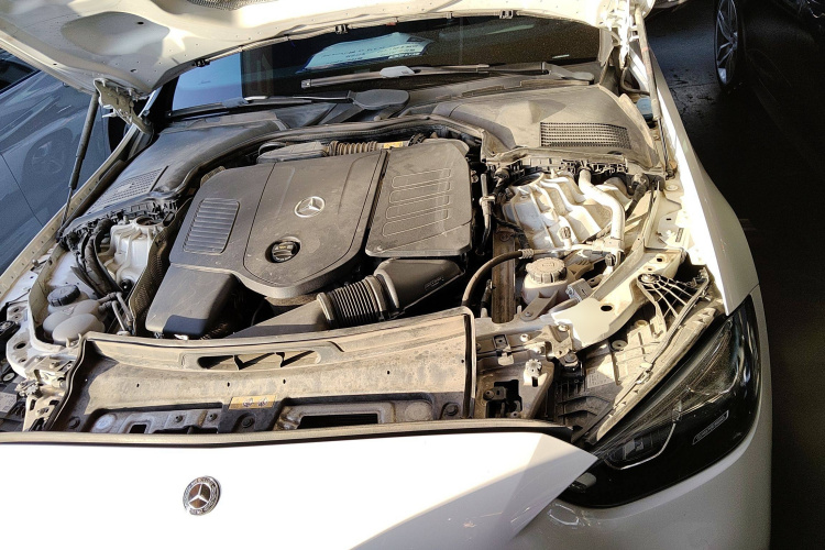 奔驰C级 2022款 C 200 L 运动版机舱底盘24