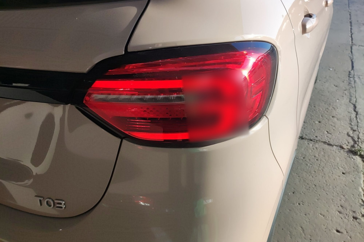 零跑汽车 零跑T03 2023款 200轻享版车身外观9