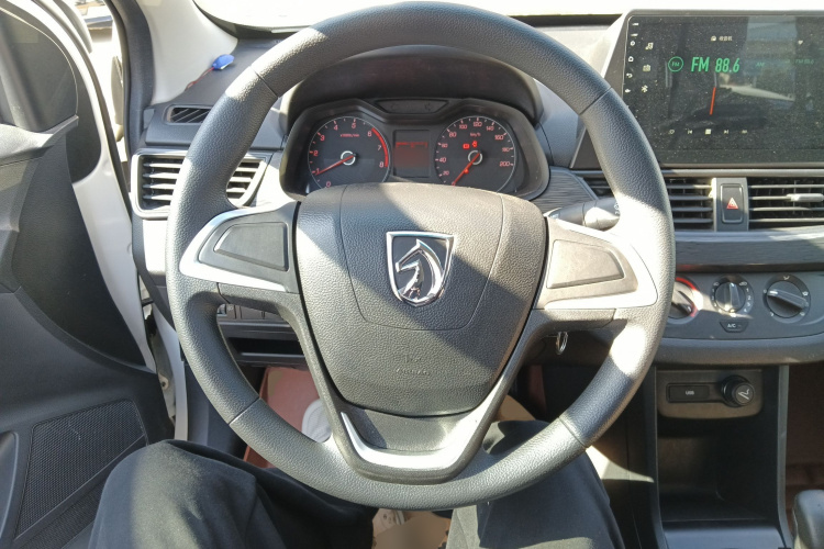 宝骏310 2016款 1.2L 手动舒适型中控内饰13