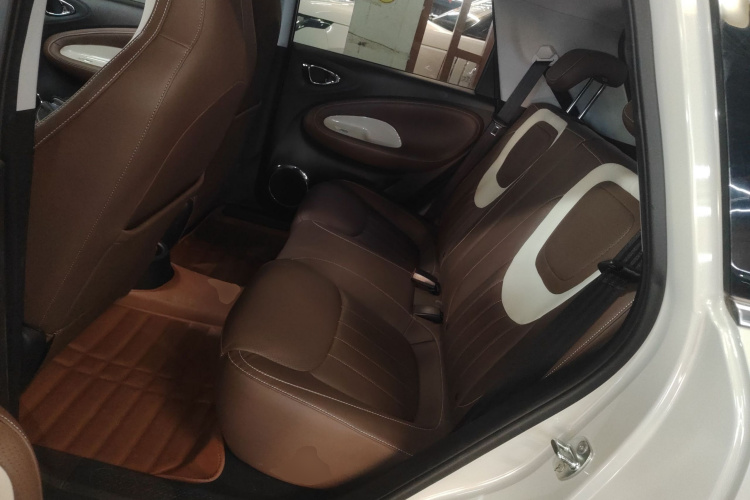 五菱汽车 五菱缤果 2023款 203km 舒享款中控内饰7004