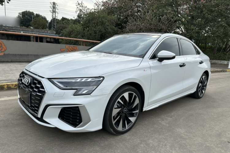 奥迪A3 2024款 A3L Limousine 35 TFSI 时尚运动型车身外观1