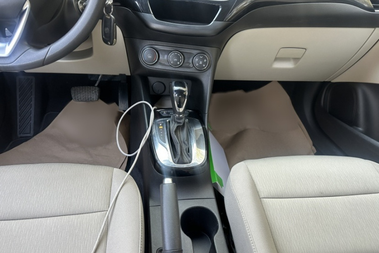 别克 凯越 2018款 15N CVT精英型局部细节18