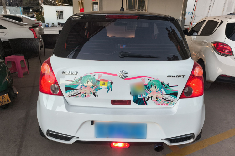 铃木 雨燕 2013款 1.5L 自动标准版车身外观6