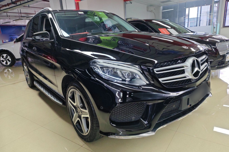 奔驰GLE 2018款 GLE 400 4MATIC 臻藏版车身外观3