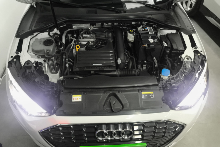 奥迪A3 2021款 Sportback 35 TFSI 时尚致雅型机舱底盘24