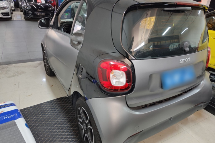 smart fortwo 2019款 0.9T 66千瓦硬顶风擎版 国VI车身外观6003