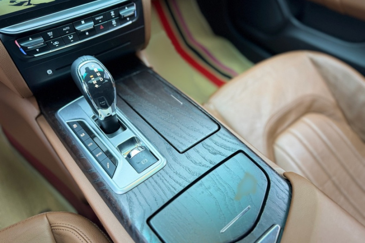 玛莎拉蒂 总裁 2013款 3.0T 标准型中控内饰7003