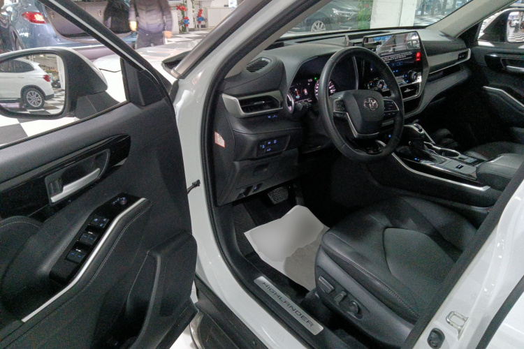 丰田 汉兰达 2022款 双擎 2.5L 四驱尊贵版 7座中控内饰20