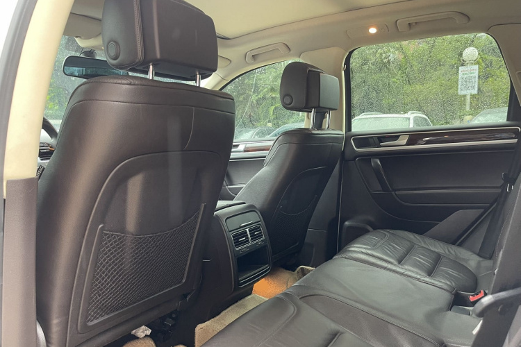 大众 途锐 2011款 3.0TSI 标配型中控内饰7004