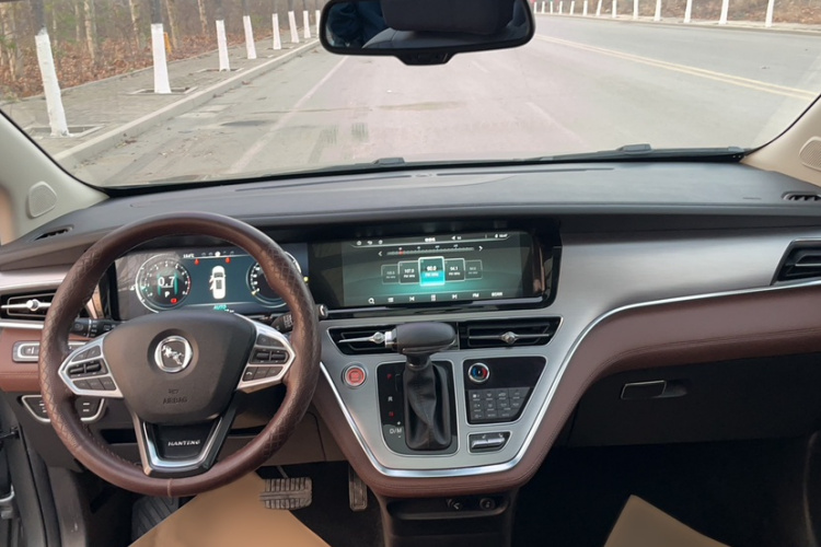 汉腾汽车 汉腾V7 2019款 1.5T 自动旗舰型 7座 国V中控内饰7005