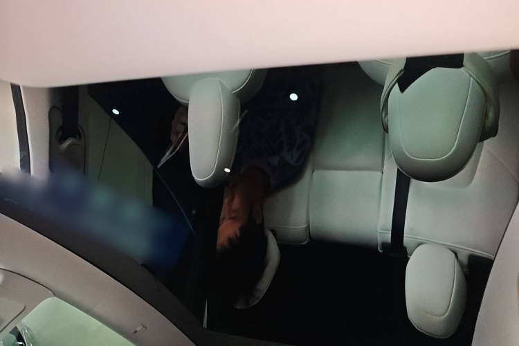 特斯拉 Model Y 2021款 长续航全轮驱动版中控内饰22