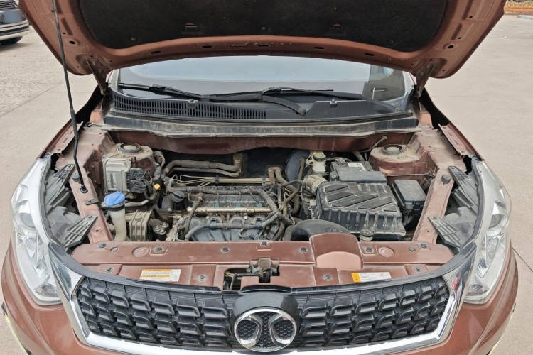 北京汽车 绅宝X35 2016款 1.5L 手动精英版机舱底盘24