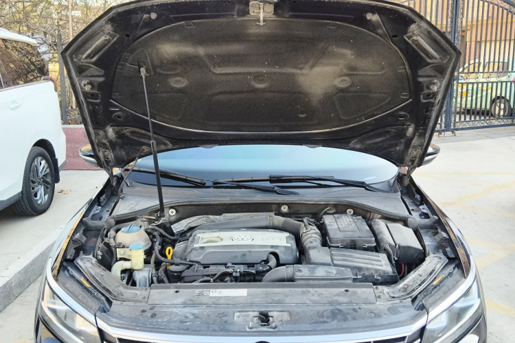 大众 帕萨特 2017款 330TSI DSG尊荣版机舱底盘24