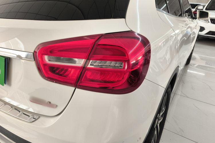 奔驰GLA 2016款 GLA 200 时尚型车身外观9