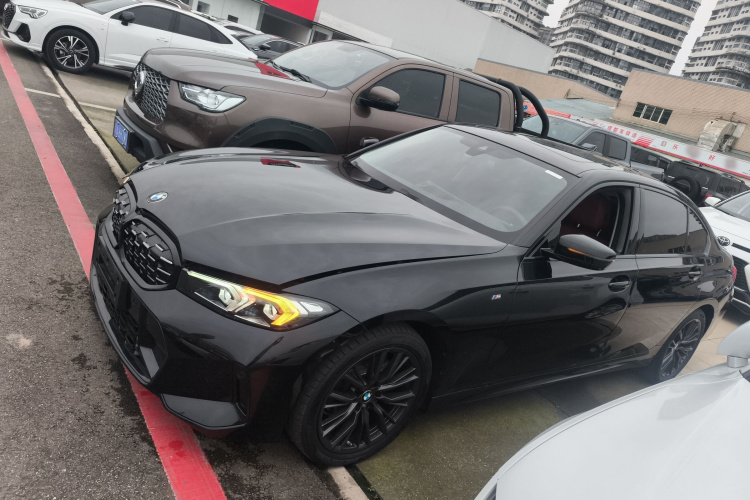 宝马3系 2024款 325Li M运动曜夜套装车身外观4