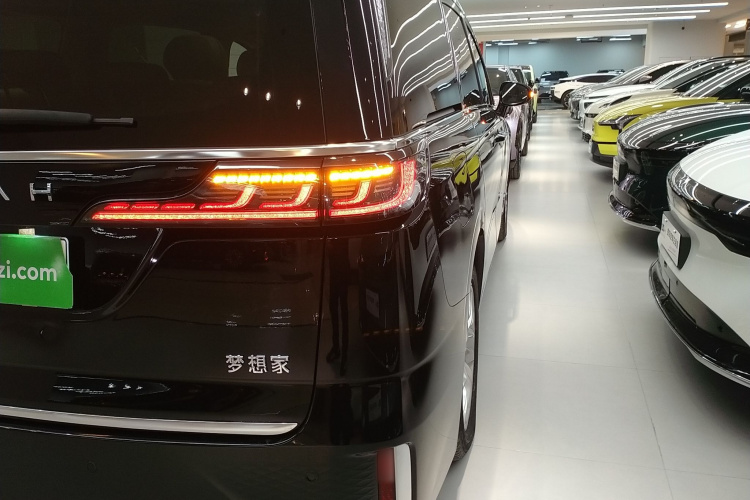 岚图汽车 岚图梦想家 2024款 PHEV 超长续航卓越版车身外观9