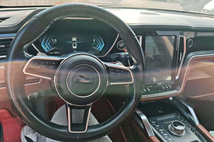 众泰T700 2017款 1.8T 双离合尊贵型中控内饰7002