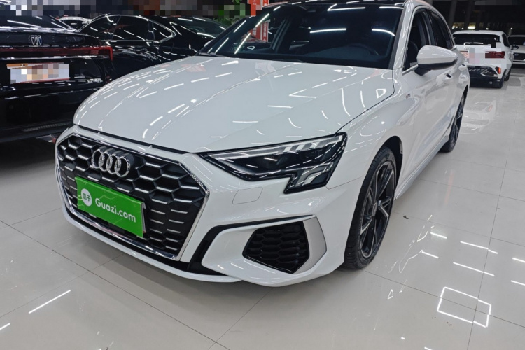奥迪A3 2023款 改款 Sportback 35 TFSI 时尚运动型车身外观1
