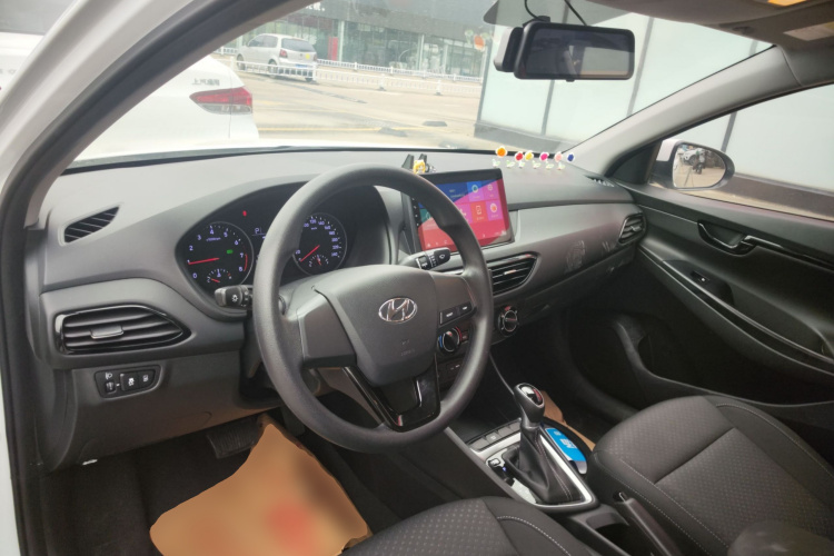现代 悦动 2018款 1.6L 自动悦目版GL 国VI中控内饰12