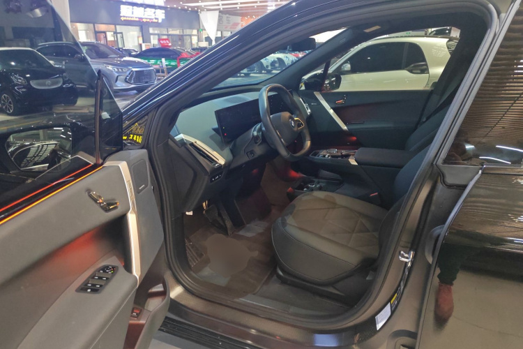 宝马iX 2023款 改款 xDrive40中控内饰20