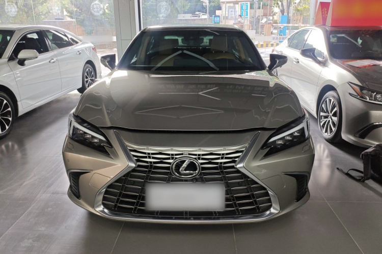 雷克萨斯ES 2025款 200 臻享版车身外观2