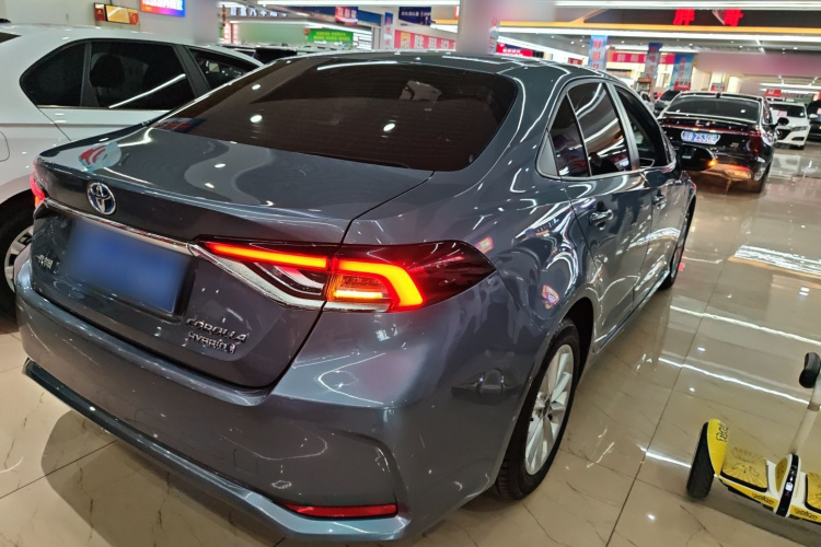 丰田 卡罗拉 2021款 双擎 1.8L E-CVT精英版车身外观7