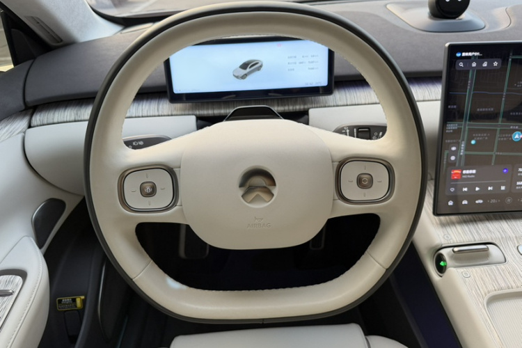 蔚来ET7 2022款 75kWh中控内饰7008