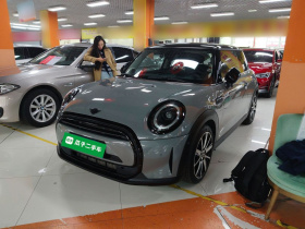 MINI 2023款 改款 1.5T COOPER 艺术家