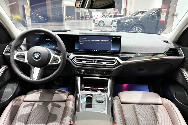 宝马i3 2024款 eDrive 40 L 曜夜套装中控内饰7010