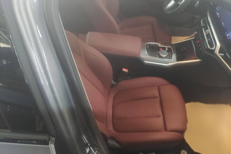 宝马3系 2024款 325Li M运动曜夜套装局部细节41