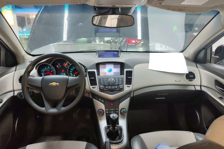 雪佛兰 科鲁兹 2014款 1.6L SL百万纪念版 MT中控内饰7002