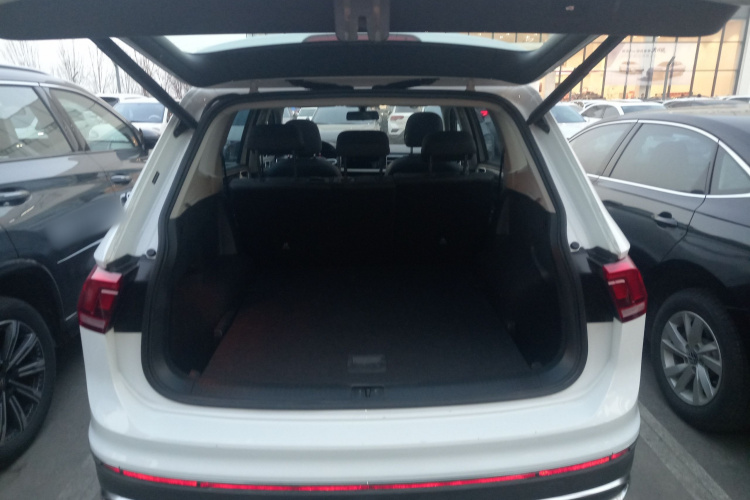 大众 途观L 2024款 300TSI 自动两驱智享版机舱底盘23