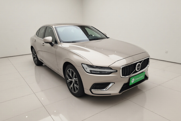 沃尔沃S60 2026款 B4 智逸豪华版车身外观3