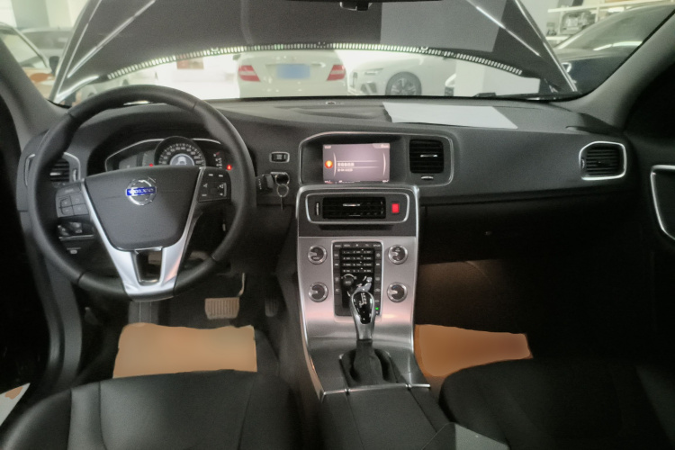 沃尔沃S60 2018款 S60L T3 智进版中控内饰7002
